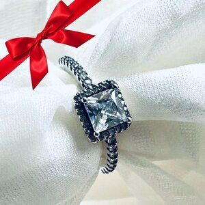 NWOT 925 Sterling Silver Sparkling Cubic Zirconia Fashion Ring